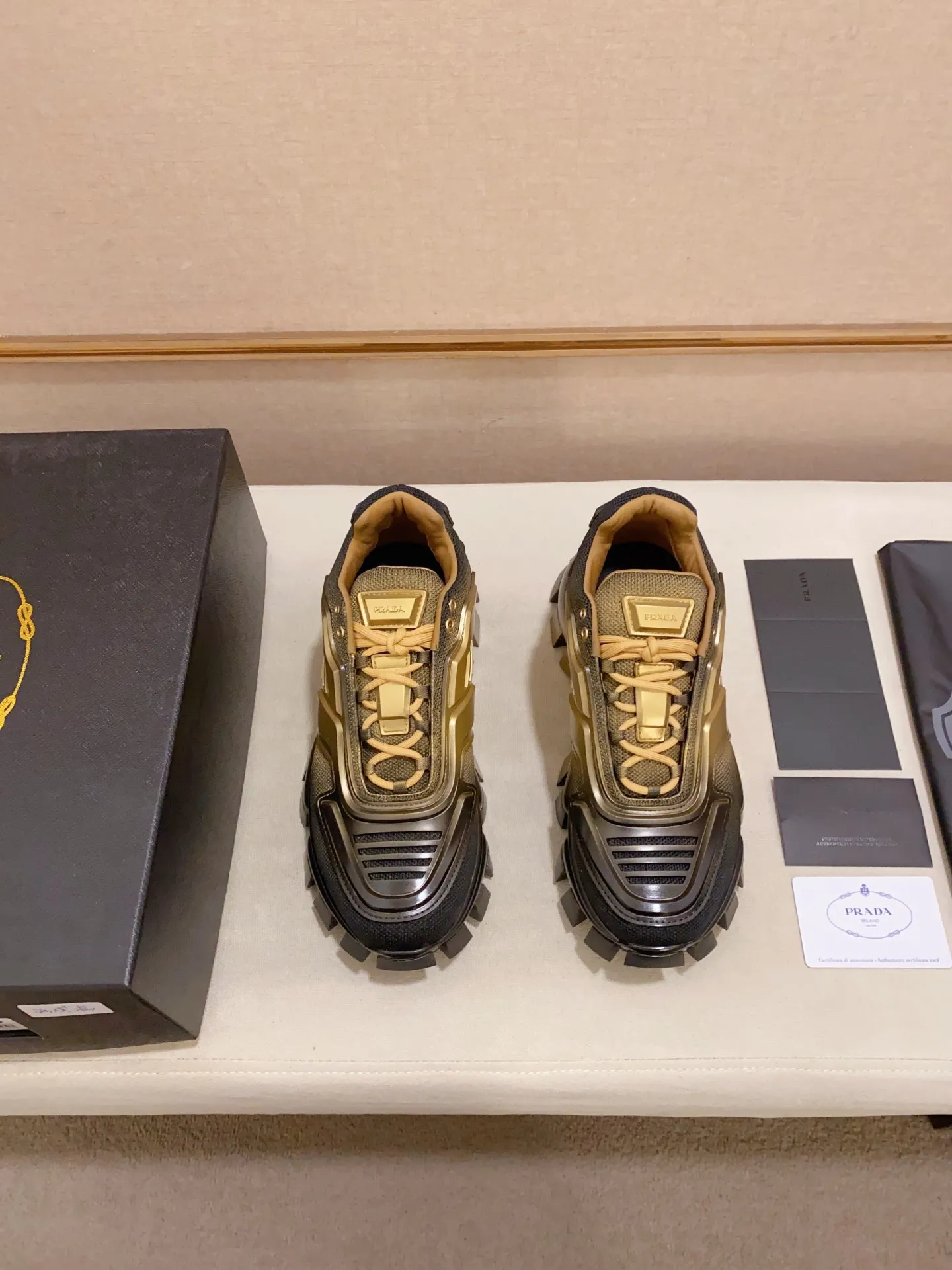 Factory price 600 men's shoes 💰 ✔️✔️✔️High version High quality new PRADA (Prada) counters are on the market simultaneously, new men's shoes, 😘fabrics are selected from first-layer cowhide. Lining: imported elastic mesh➕cowhide lining. 👍🏿High-end☄️Open-molded non-slip rubber outsole, exquisite lines, simple and elegant, comfortable and high-end for leisure travel. Number of yards: 38 to 44.